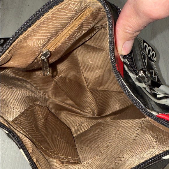 Marilyn Monroe Black and Red Shoulder Bag - Picture 11 of 11